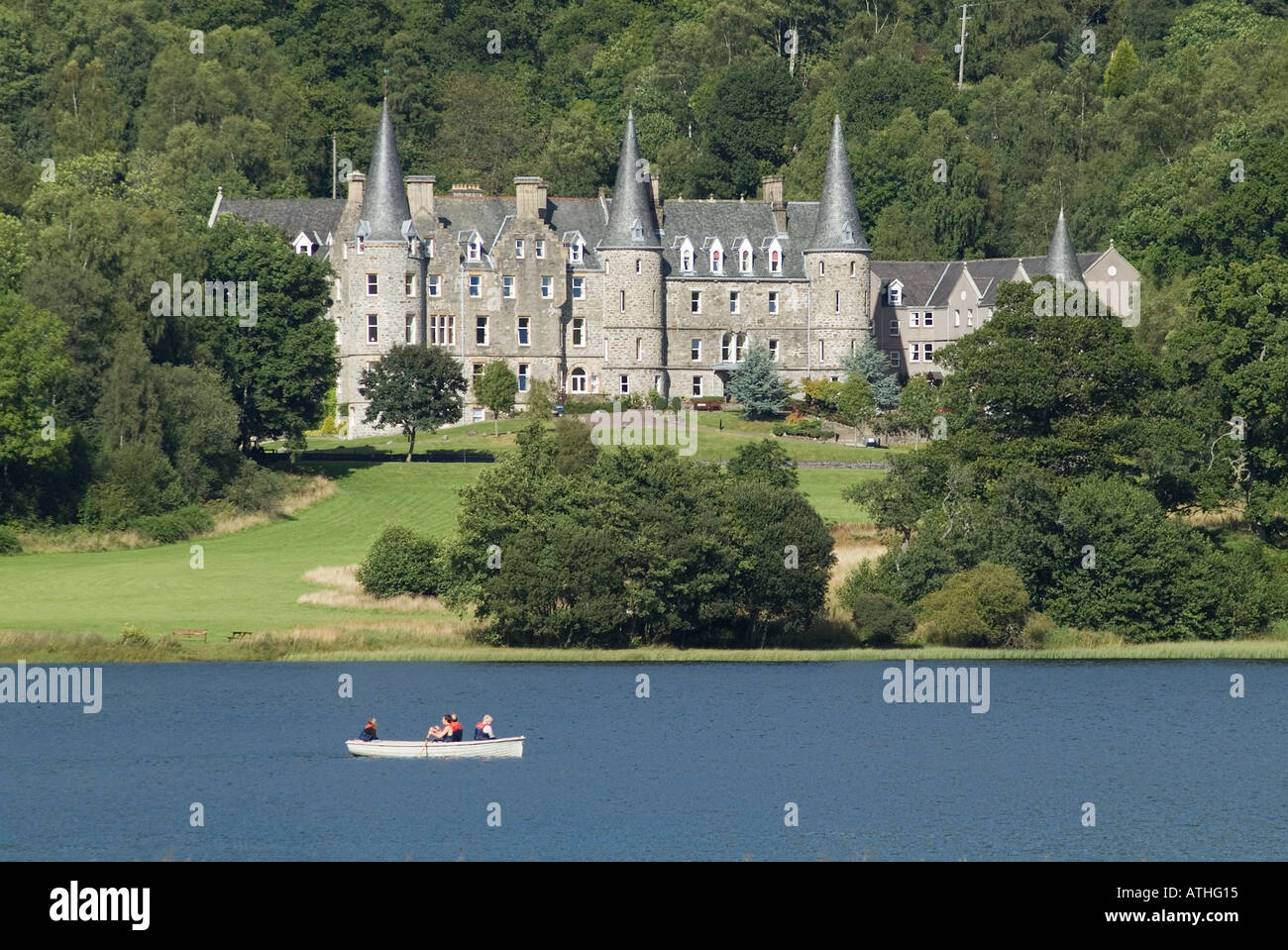 dh Loch Achray Hotel LOCH ACHRAY STIRLINGSHIRE Queen Elizabeth Forest Park and rowing boat scotland timeshare summer holiday scottish lochside on lake Stock Photo