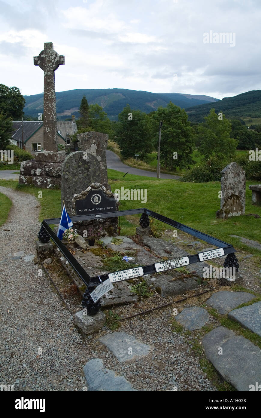 dh Rob Roys grave BALQUHIDDER CEMETERY STIRLINGSHIRE UK Rob Roy macgregor in Scottish clan graves scotland mcgregor gravestones Stock Photo
