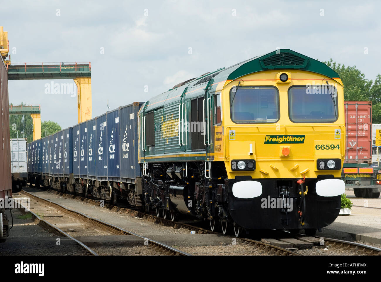 freightliner class 66 locomotive hauling containers at the southampton rail freight terminal Stock Photo