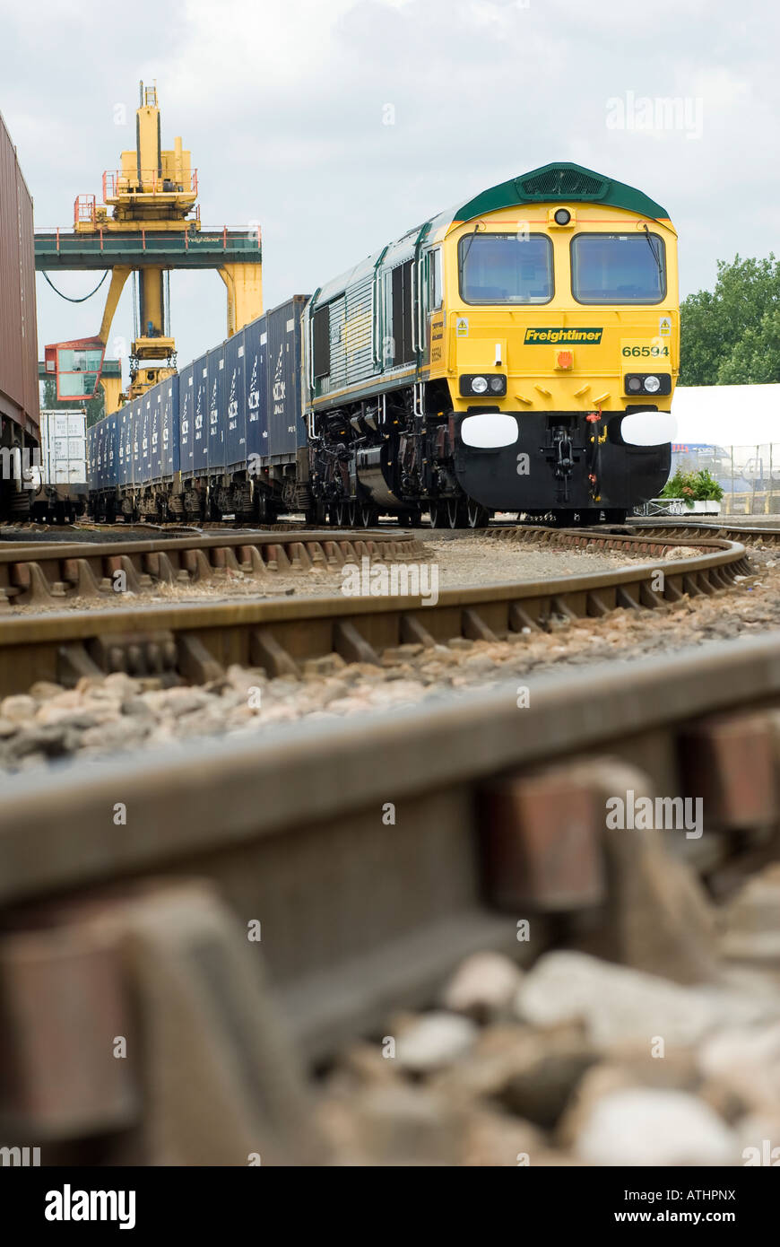freightliner class 66 hauling containers at the southampton