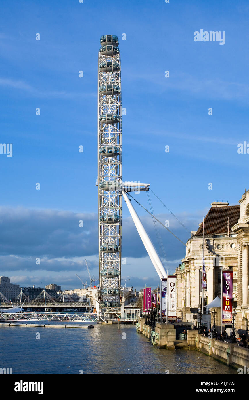 Straight on side view of London Eye Stock Photo