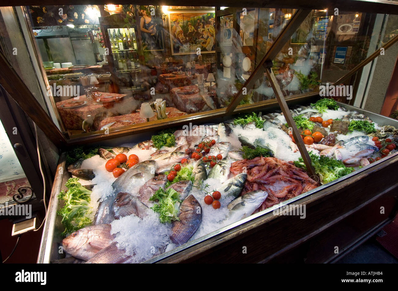 A seafood restaurant displays its wares in a cabinet of crushed ice to  entice customers in the tourist resort of Taormina Sicily Stock Photo -  Alamy