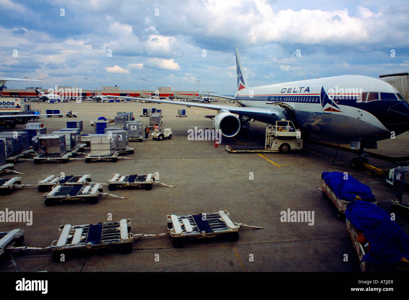 Atlanta Airport Delta Plane Stock Photo Alamy
