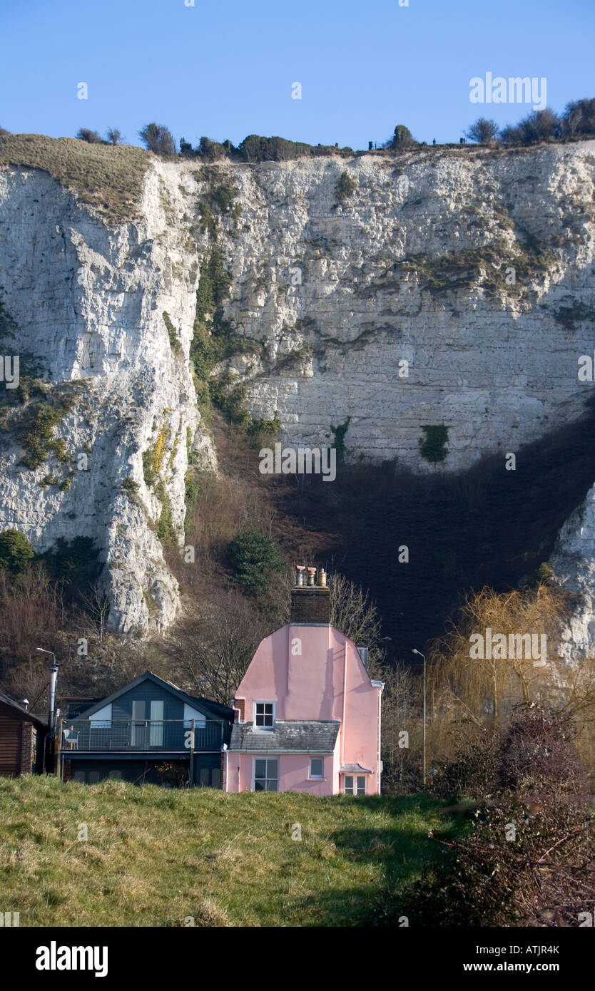 pink house at the base of chalk cliffs, cliffe, lewes, east sussex Stock Photo