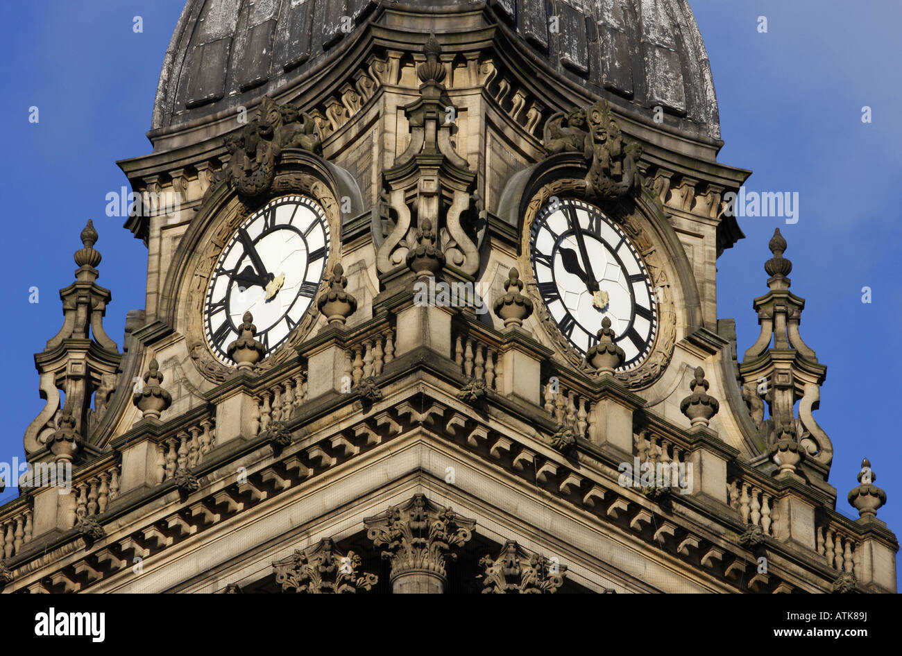 Leeds town hall clock face hi-res stock photography and images - Alamy
