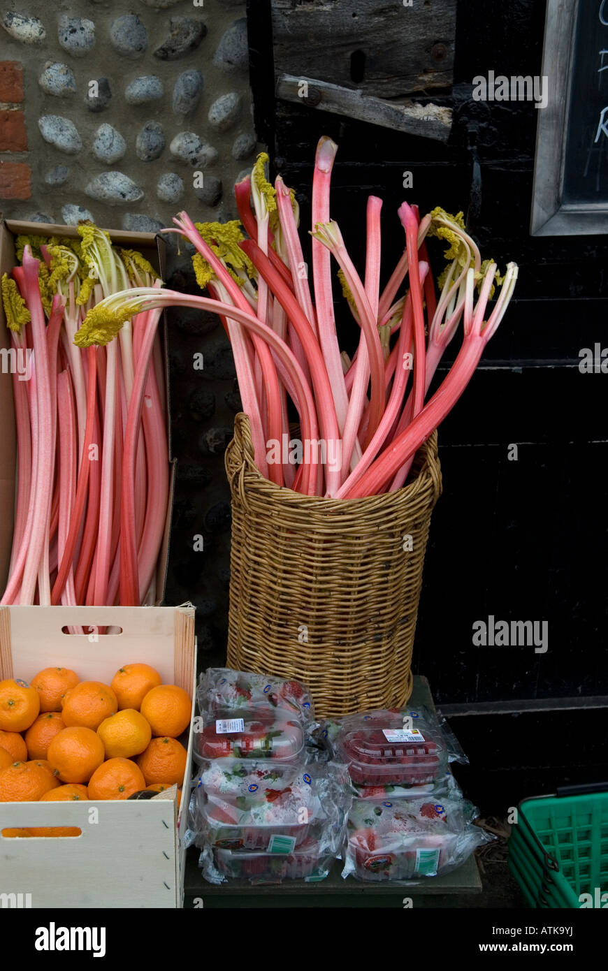 RHUBARB CLEY NEXT THE SEA CLEY MARSHES FRESH FOOD PICNIC FOOD Stock Photo
