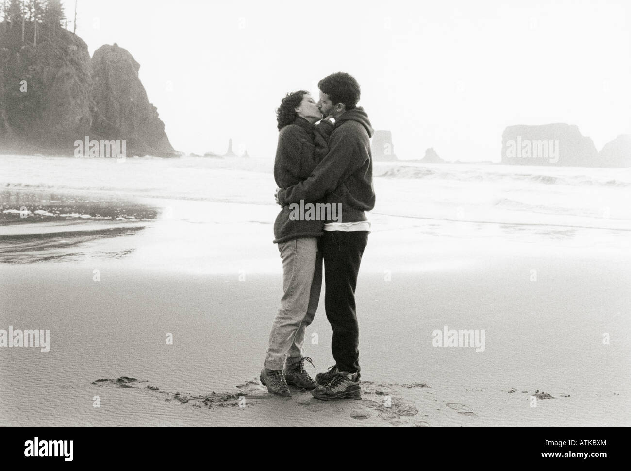 Usa Washington Olympic Np Couple Kissing On Beach Profile Olympic National Park Washington Usa Stock Usa Washington Olympic Np Couple Kissing On Beach Profile Olympic National Park Washington Usa Stock
