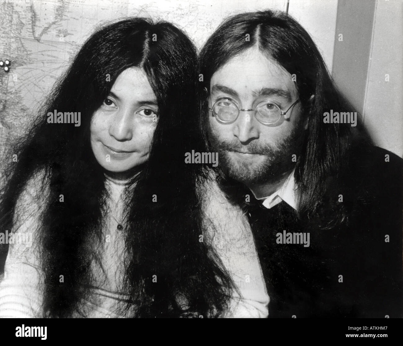 Imagine john lennon hi-res stock photography and images - Alamy