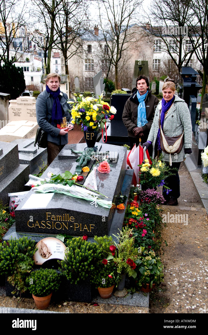 Edith Piaf  ( Edith Giovanna Gassion ) Pere Lachaise Cemetery Cimetiere du Pere Lachaise Stock Photo