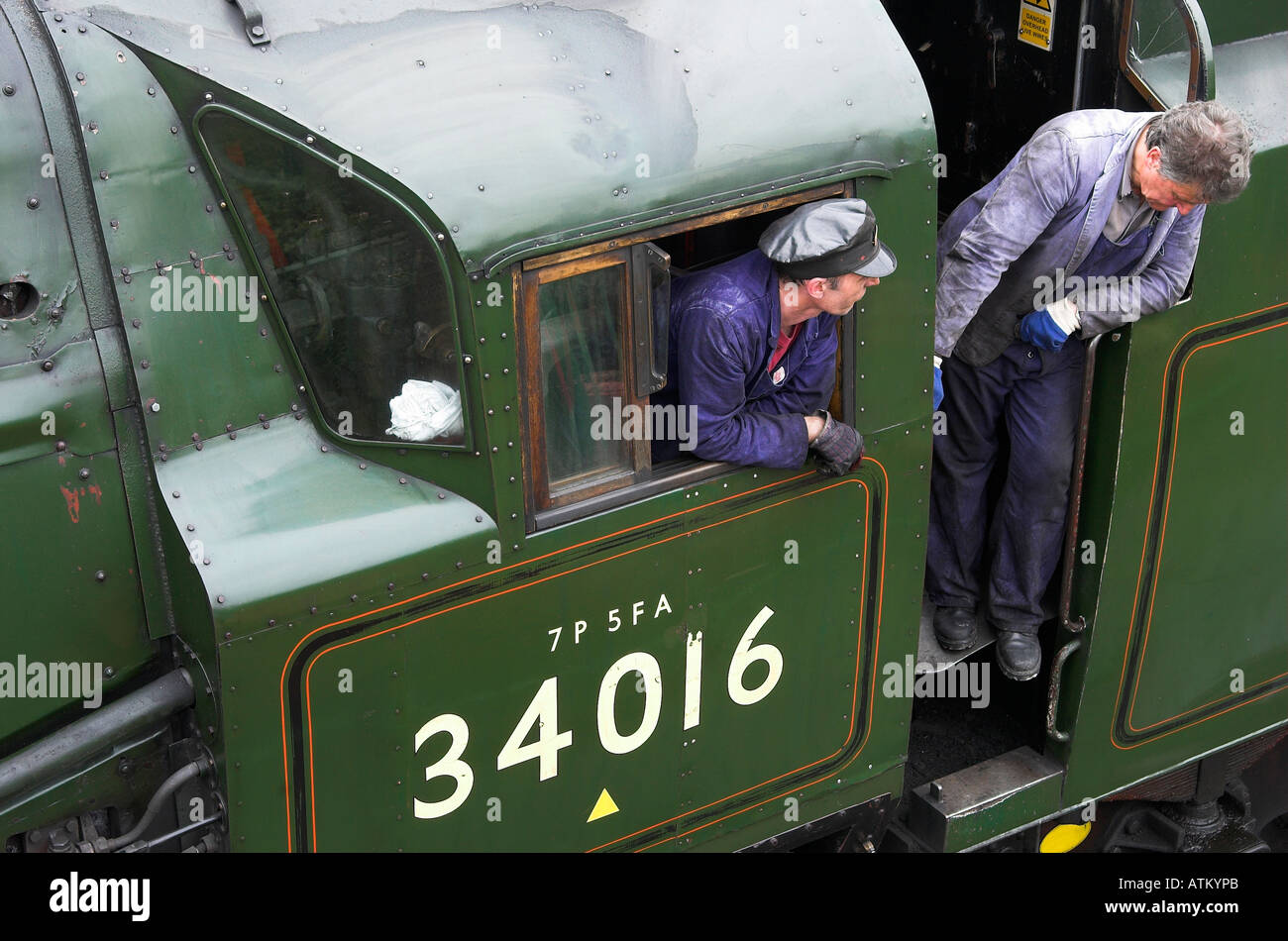 Driver and fireman of Bulleid light pacific 34106 'Bodmin' wait for the off at Ropley on the Mid-Hants Railway, Hampshire, Engla Stock Photo