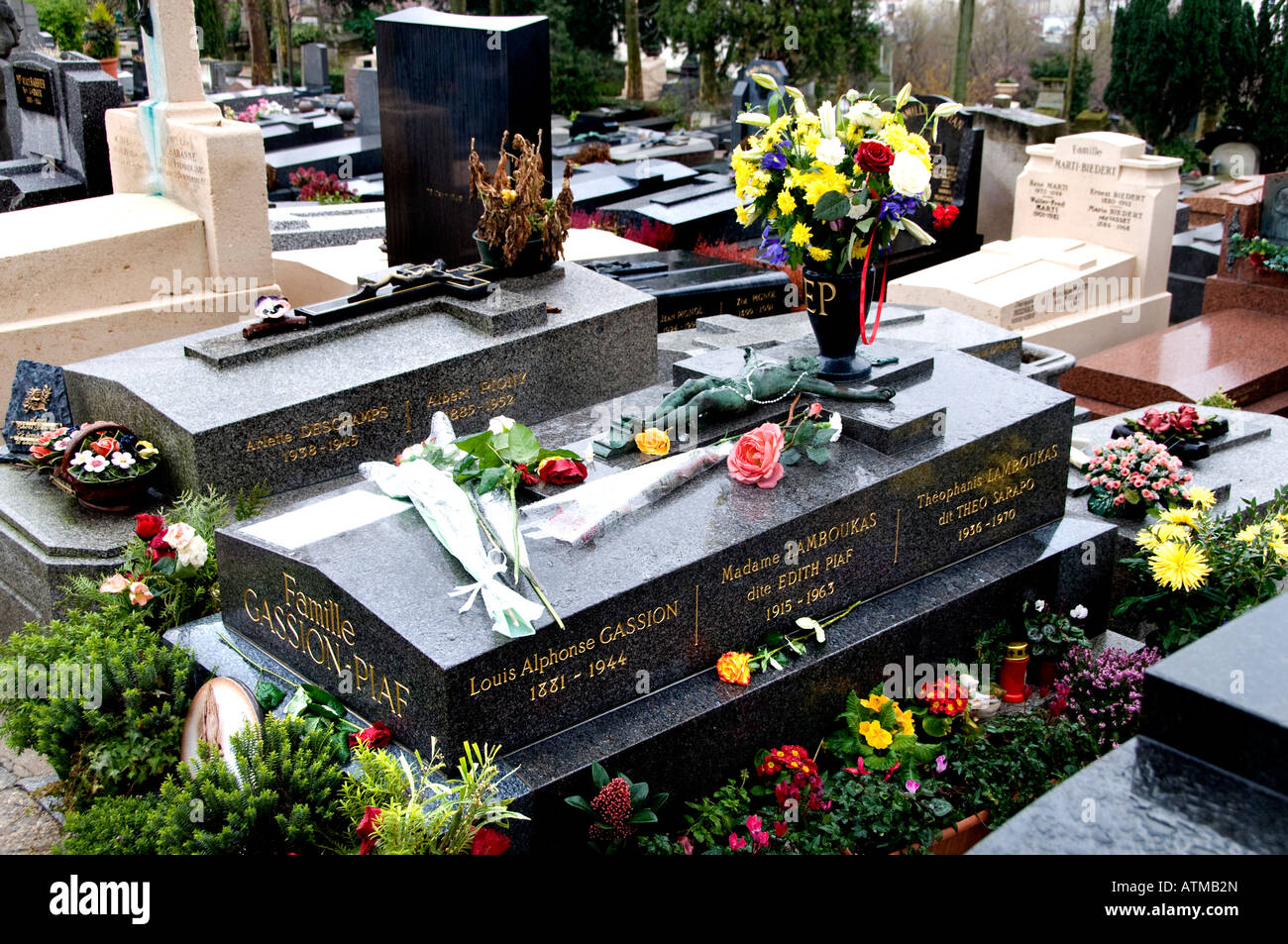 Edith Piaf  ( Edith Giovanna Gassion ) Pere Lachaise Cemetery Cimetiere du Pere Lachaise Stock Photo