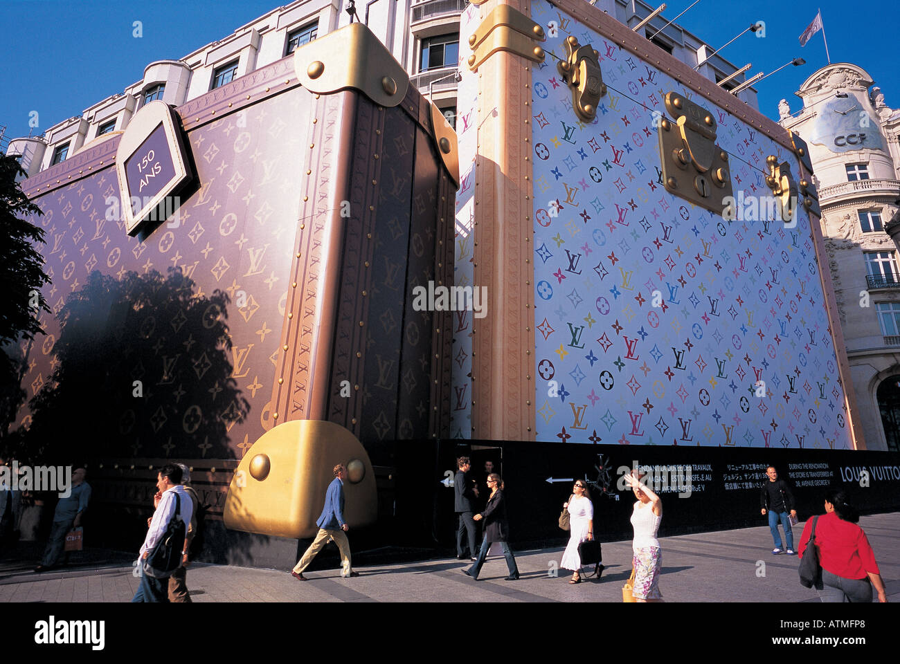 LOUIS VUITTON SHOP DISPLAY - PARIS Editorial Stock Photo - Image of visual,  design: 184318648