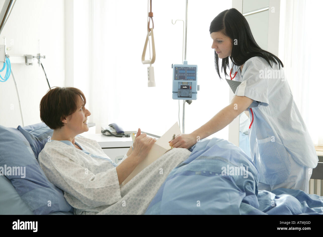 patient and nurse in a hospital Stock Photo - Alamy