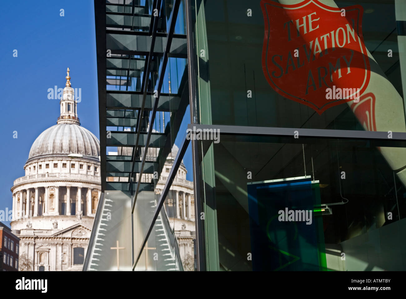 St Pauls Cathedral Salvation Army International Headquarter Building London England Stock Photo