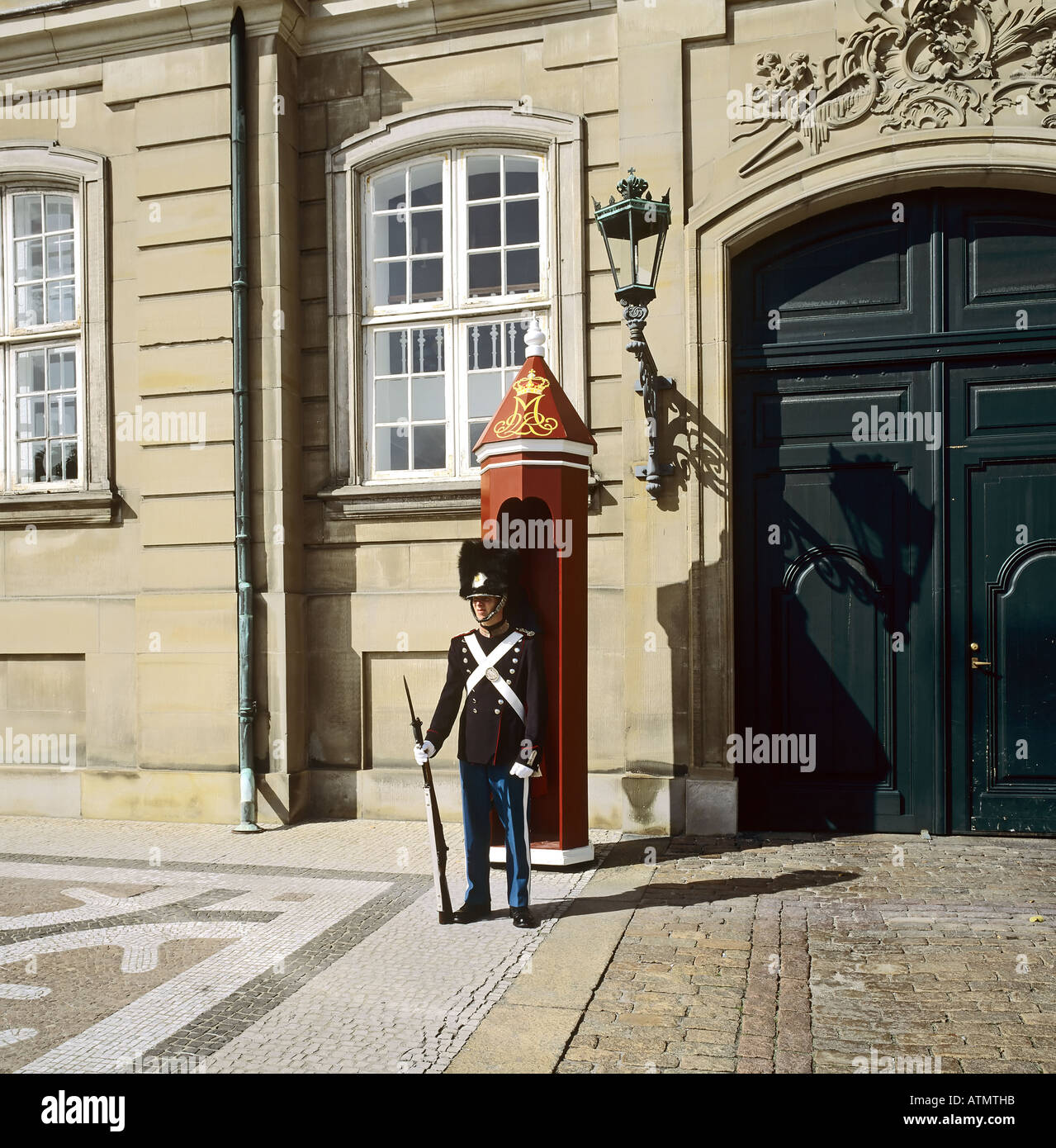 Royal life guard at sentry box, Amalienborg palace, Copenhagen, Denmark Stock Photo