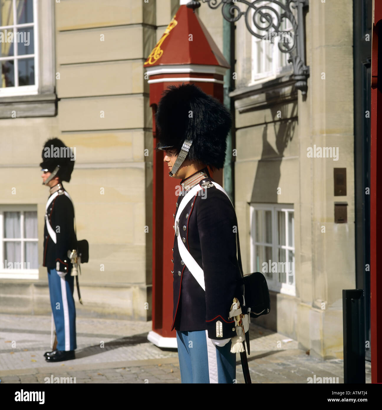 Royal life guards and sentry box, Amalienborg palace, Copenhagen, Denmark, Europe Stock Photo