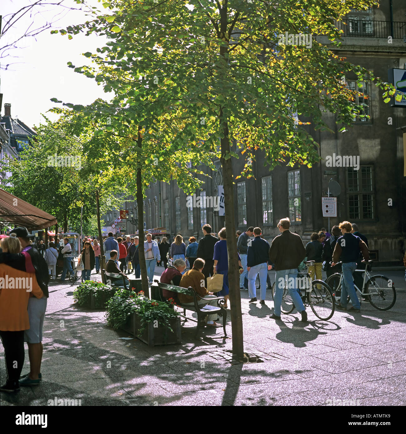 Shopping precincts hi-res stock photography and images - Alamy