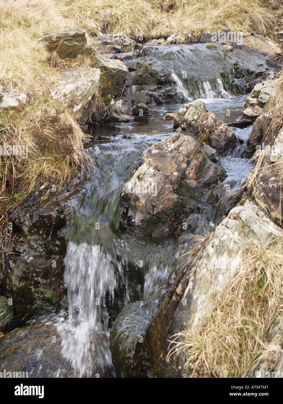 fast flowing stream bank moorland fells peat hills Stock Photo