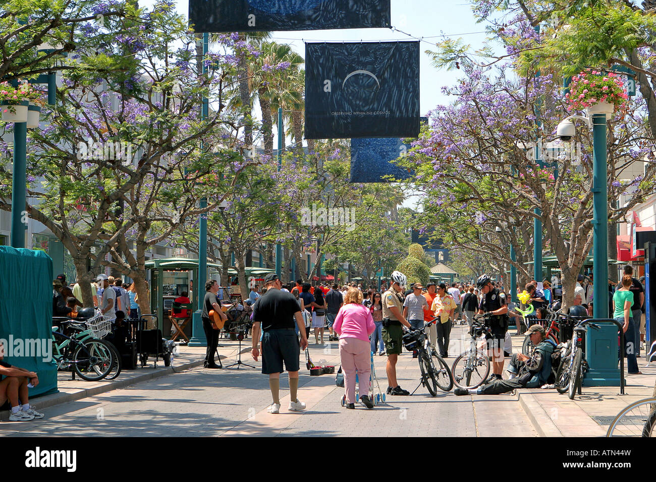 Inside Apple Third Street Promenade: a luxe temple in SoCal