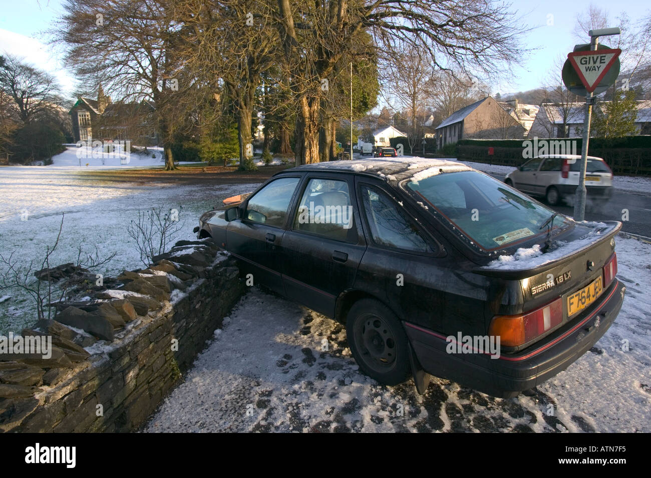 Car slipping on ice hires stock photography and images Alamy