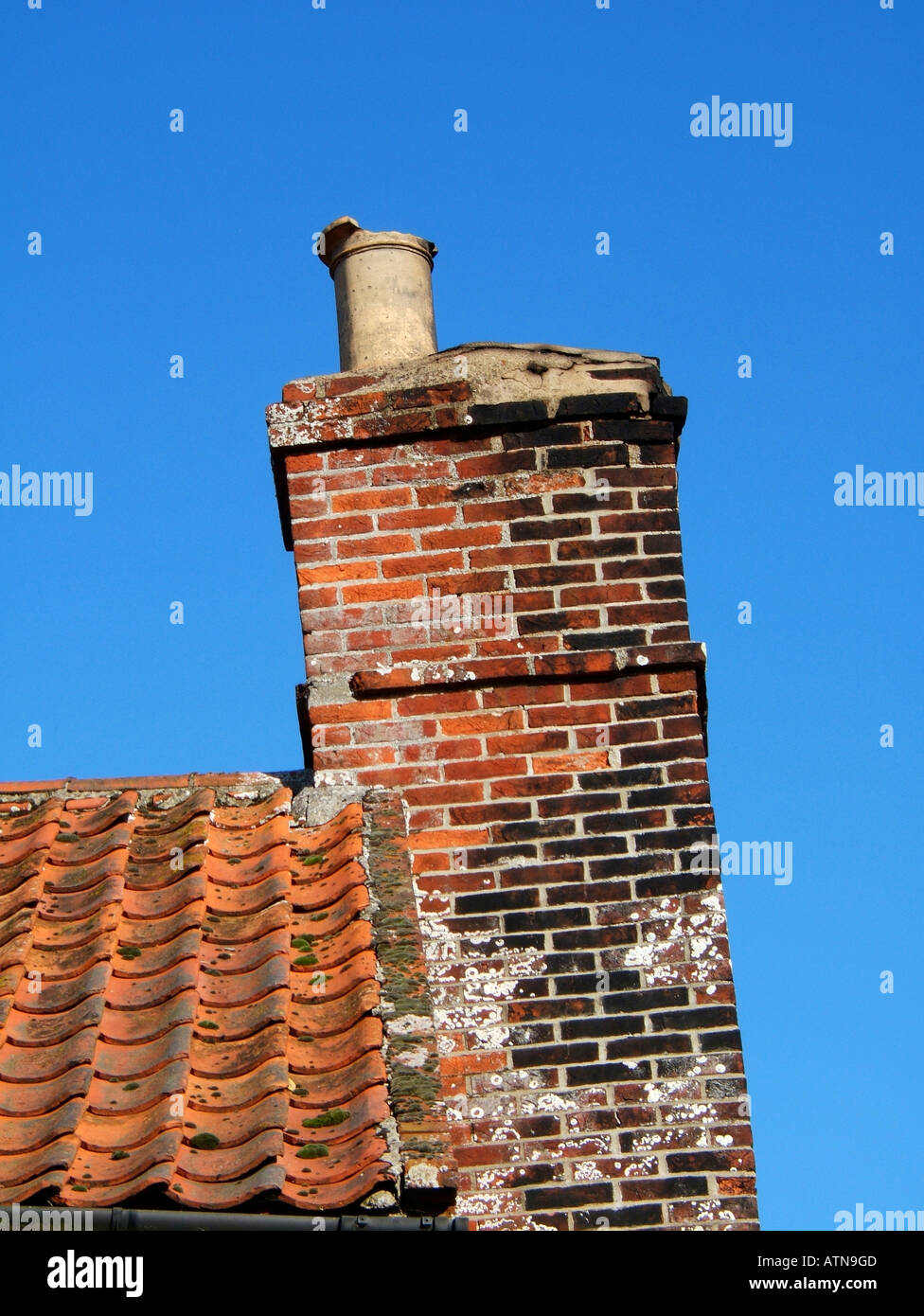 crooked chimney Geldeston Locks Inn Norfolk Stock Photo Alamy