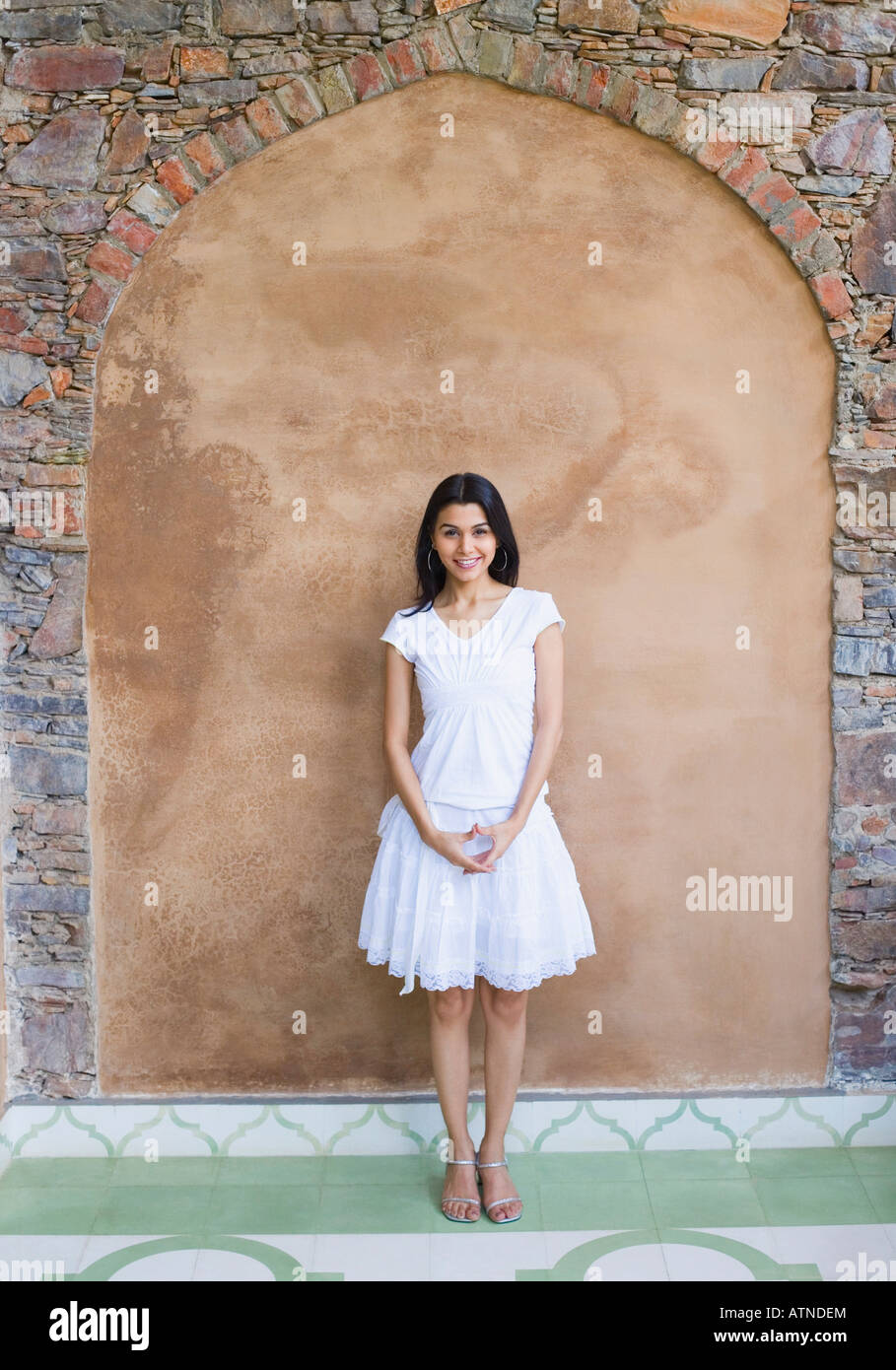 Portrait of a young woman smiling Stock Photo - Alamy