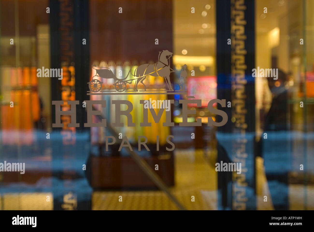 Hermes store hi-res stock photography and images - Alamy