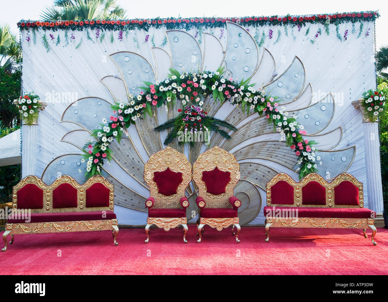 Wedding stage hi-res stock photography and images - Alamy