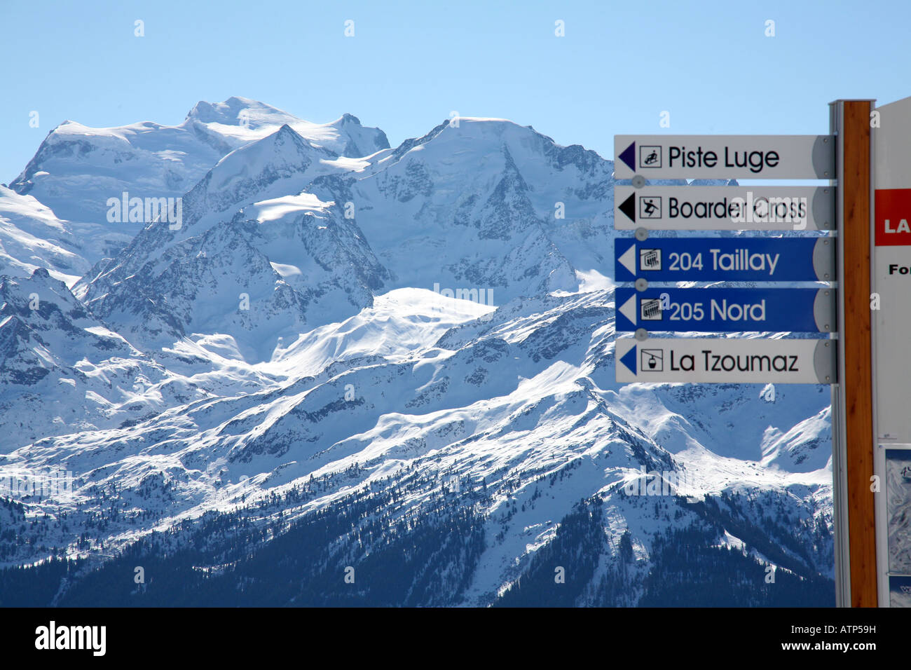 Piste marker sign hires stock photography and images Alamy