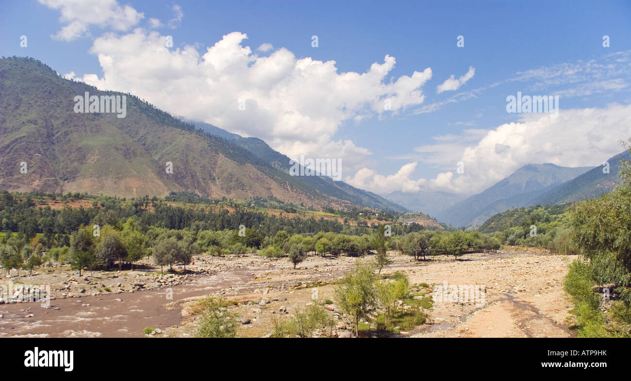 Kashmir himalayan mountains hi-res stock photography and images - Alamy
