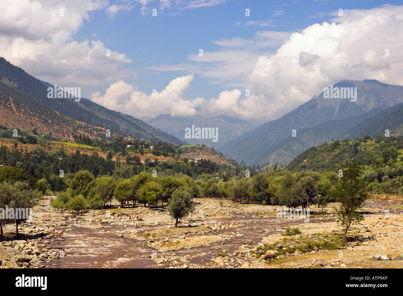 Kashmir himalayan mountains hi-res stock photography and images - Alamy