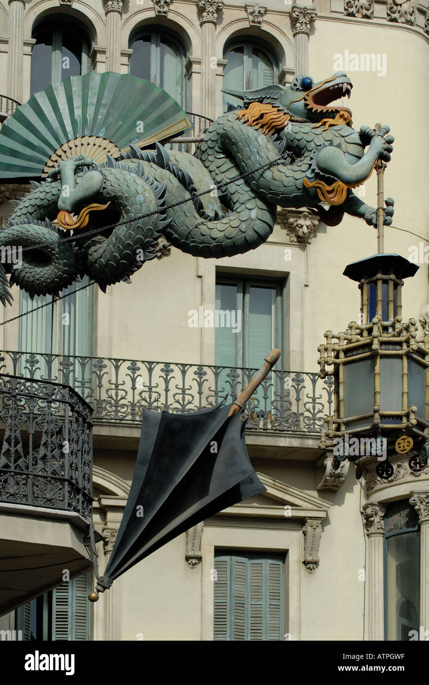 Sign outside an umbrella shop in La Rambla, Barcelona Stock Photo Alamy