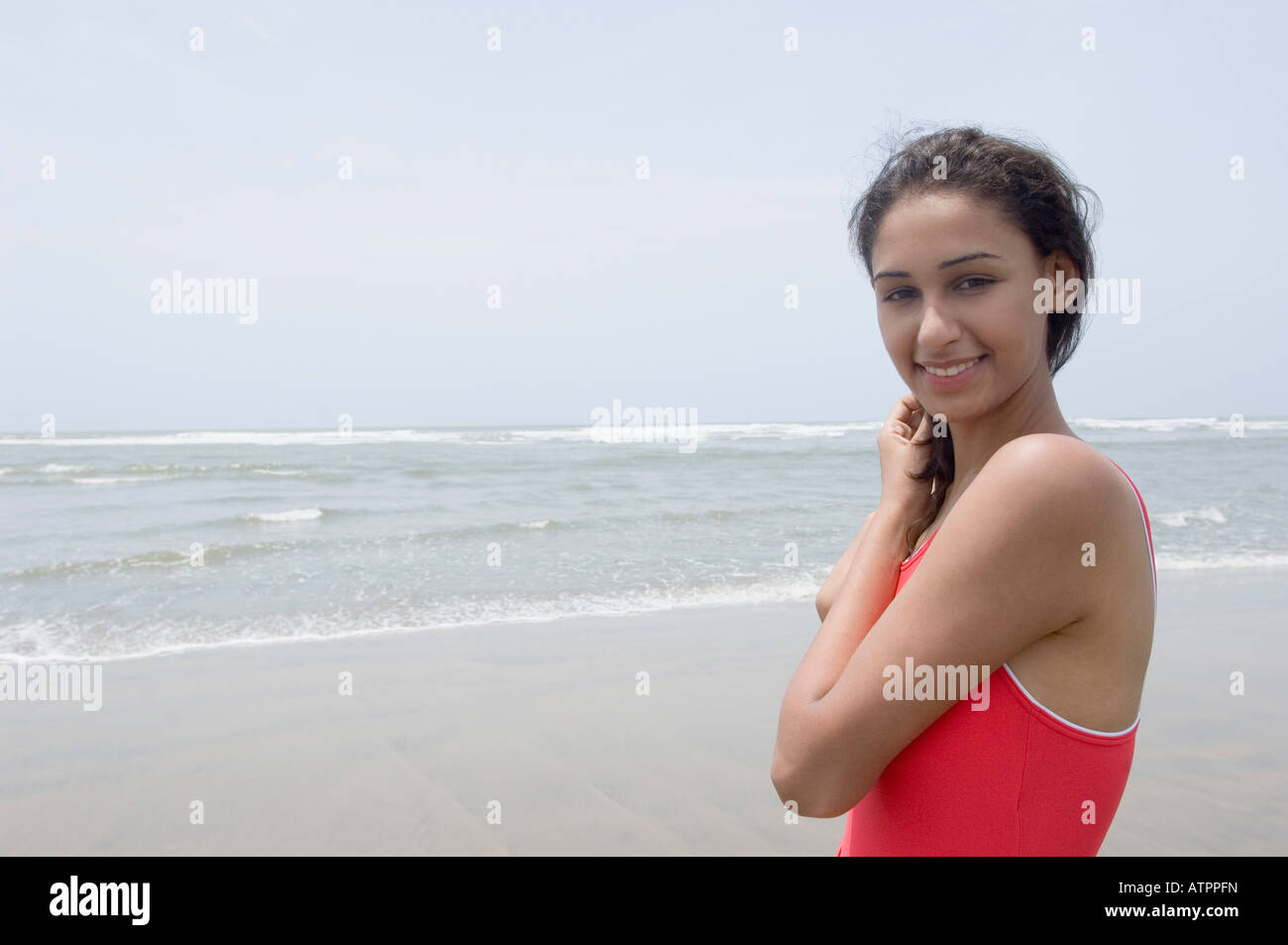 Portrait of a young woman smiling on the beach Stock Photo - Alamy
