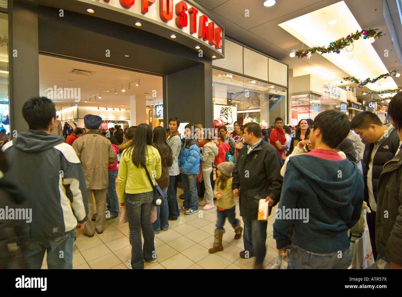post Christmas sales, Metropolis mall, Metrotown, Kingsway, Vancouver, British Columbia, Canada Stock Photo
