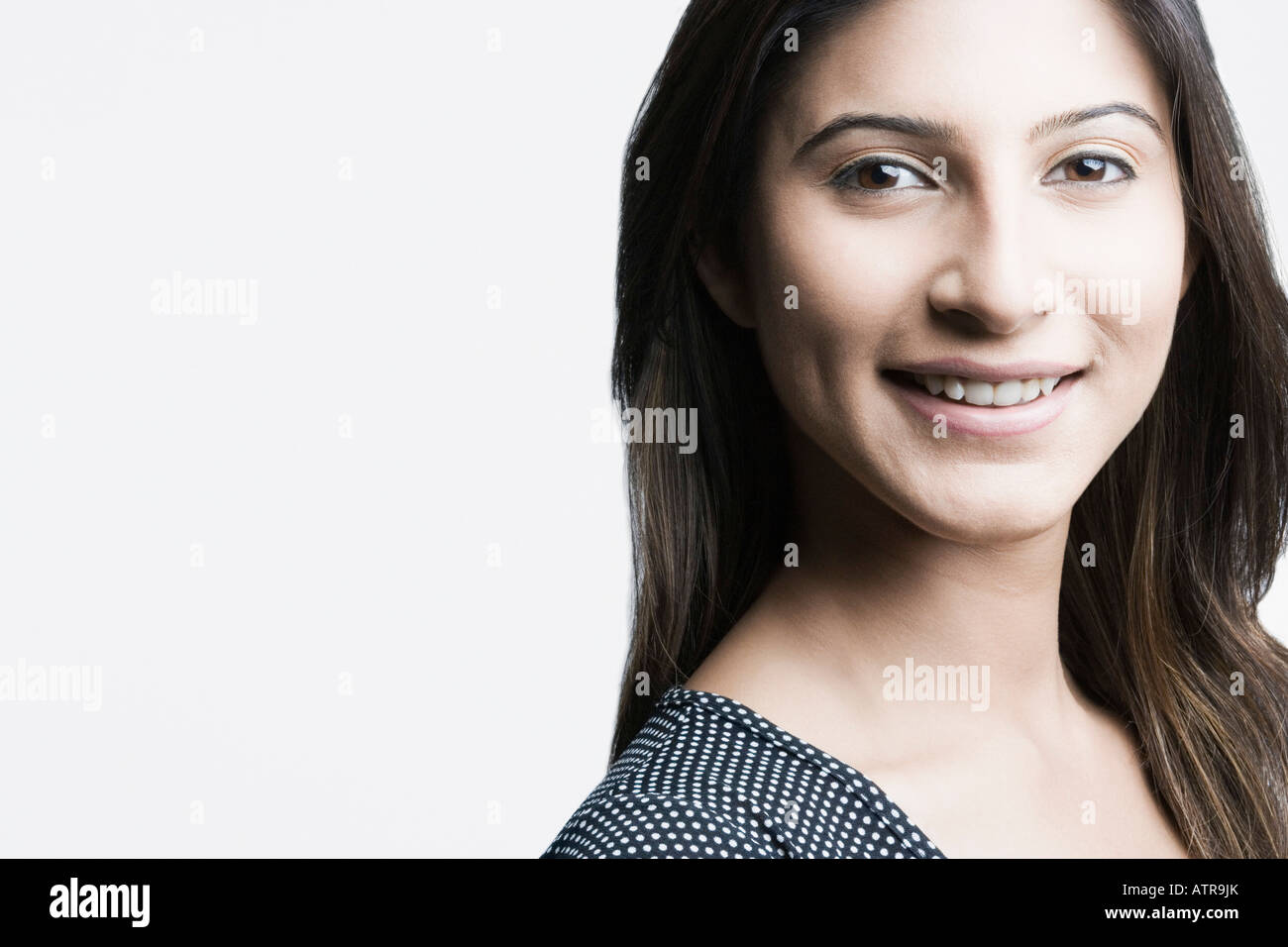 Portrait of a young woman smiling Stock Photo - Alamy