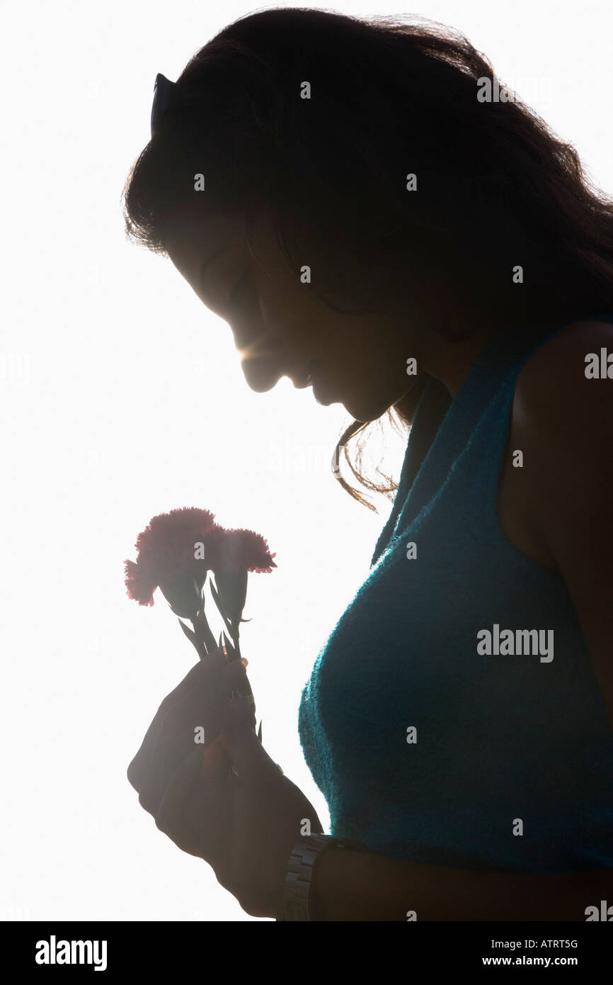 Close-up of a young woman holding flowers and smiling Stock Photo - Alamy