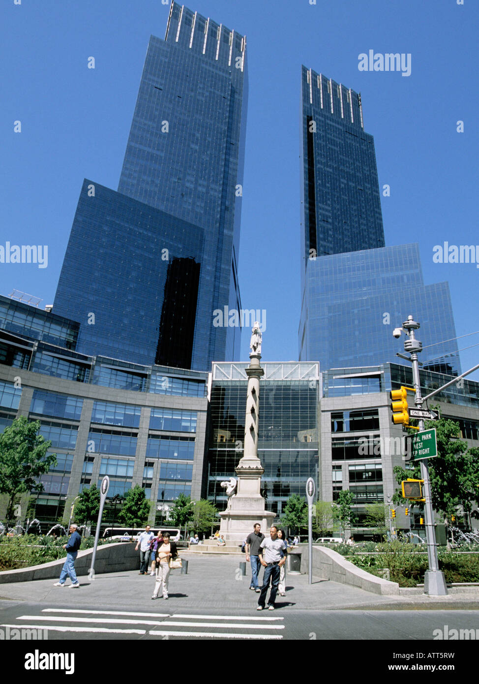 New York Deutsche Bank Center, Christopher Columbus monument on