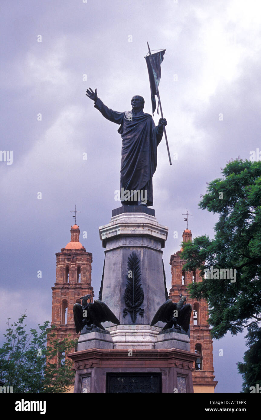 Statue of Mexican independence leader Miguel Hidalgo in the main square of Dolores Hidalgo, Guanajuato state, Mexico Stock Photo