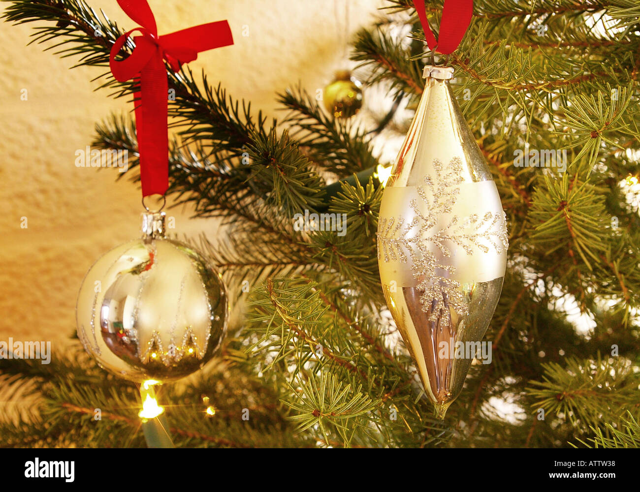 Christmas Tree Decorations Stock Photo Alamy christmas-tree-decorations-stock-photo-alamy