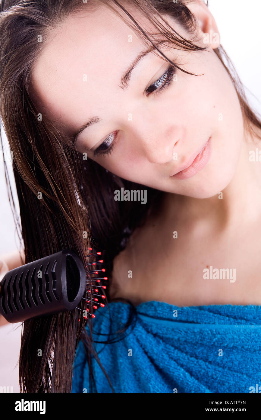 Brush hair in shower hires stock photography and images Alamy