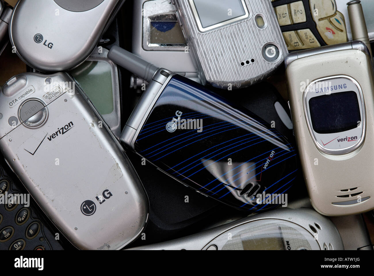 Throw away phone hires stock photography and images Alamy