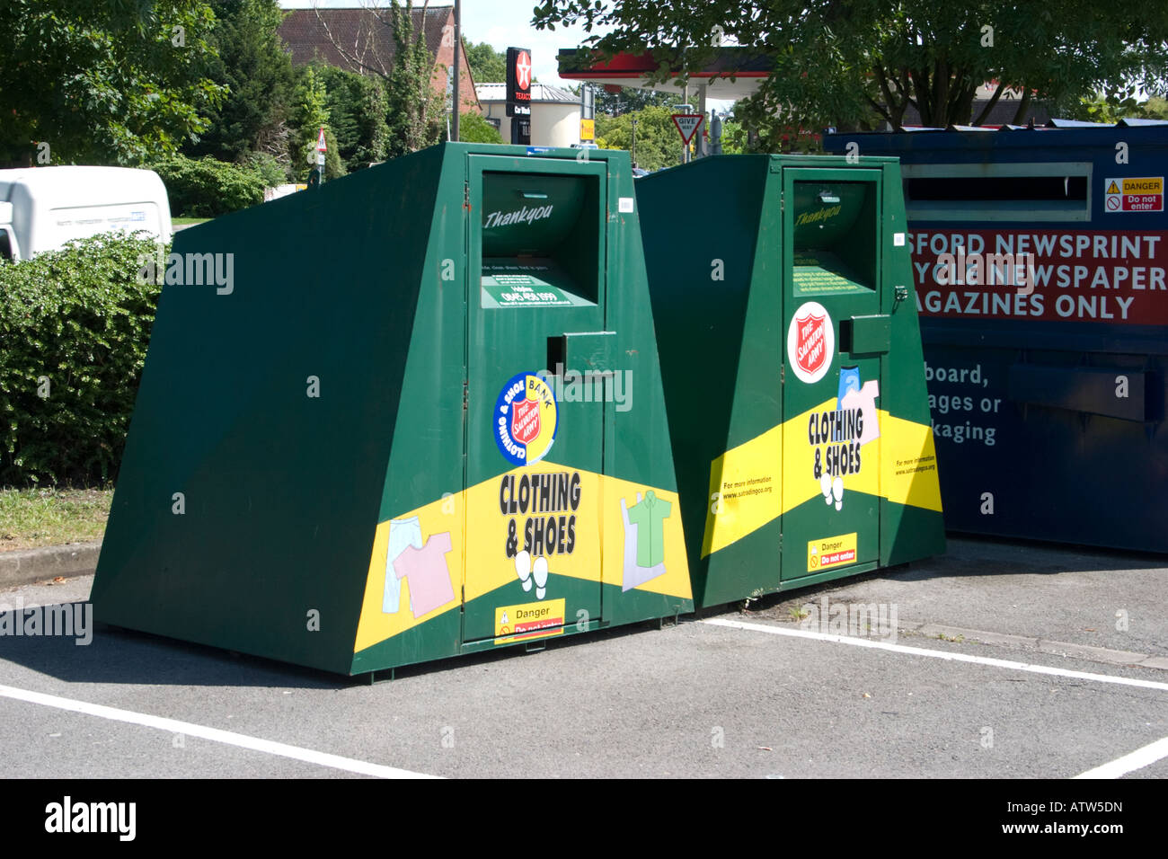 Bin bins skip skips hires stock photography and images Alamy