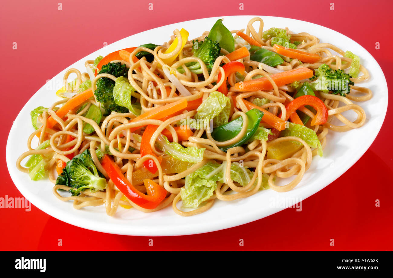 STIR FRIED NOODLES AND VEGETABLES Stock Photo - Alamy