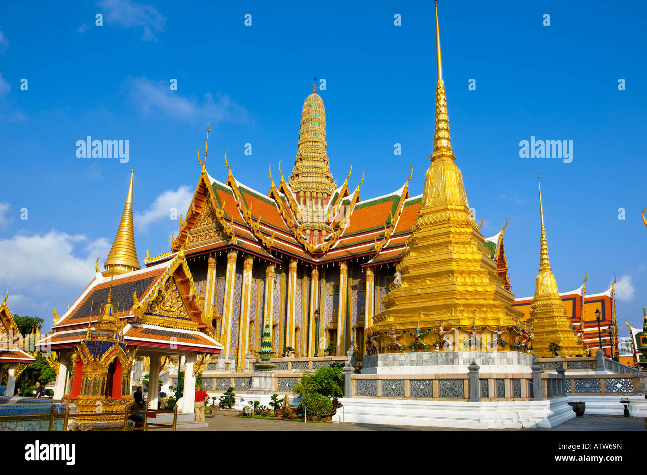Wat Phra Kaeo temple in Bangkok Stock Photo - Alamy