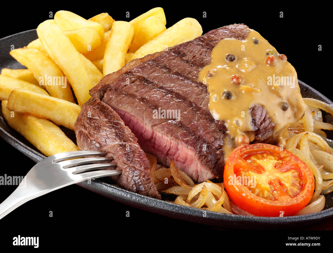 BEEF STEAK PEPPER SAUCE AND CHIPS Stock Photo Alamy