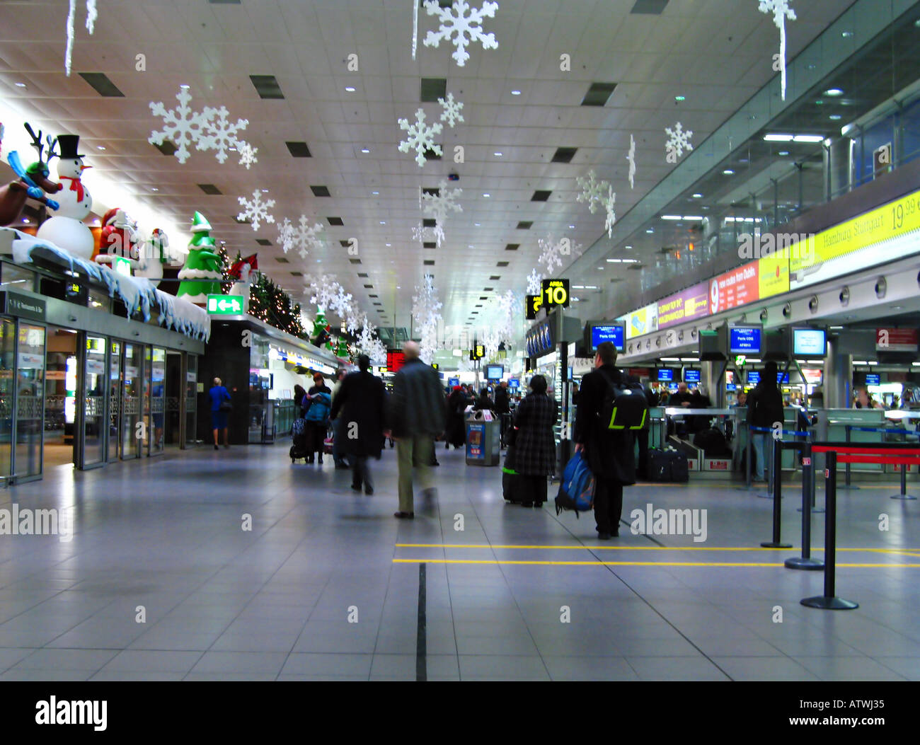 Christmas Travelers Dublin Airport Ireland Stock Photo