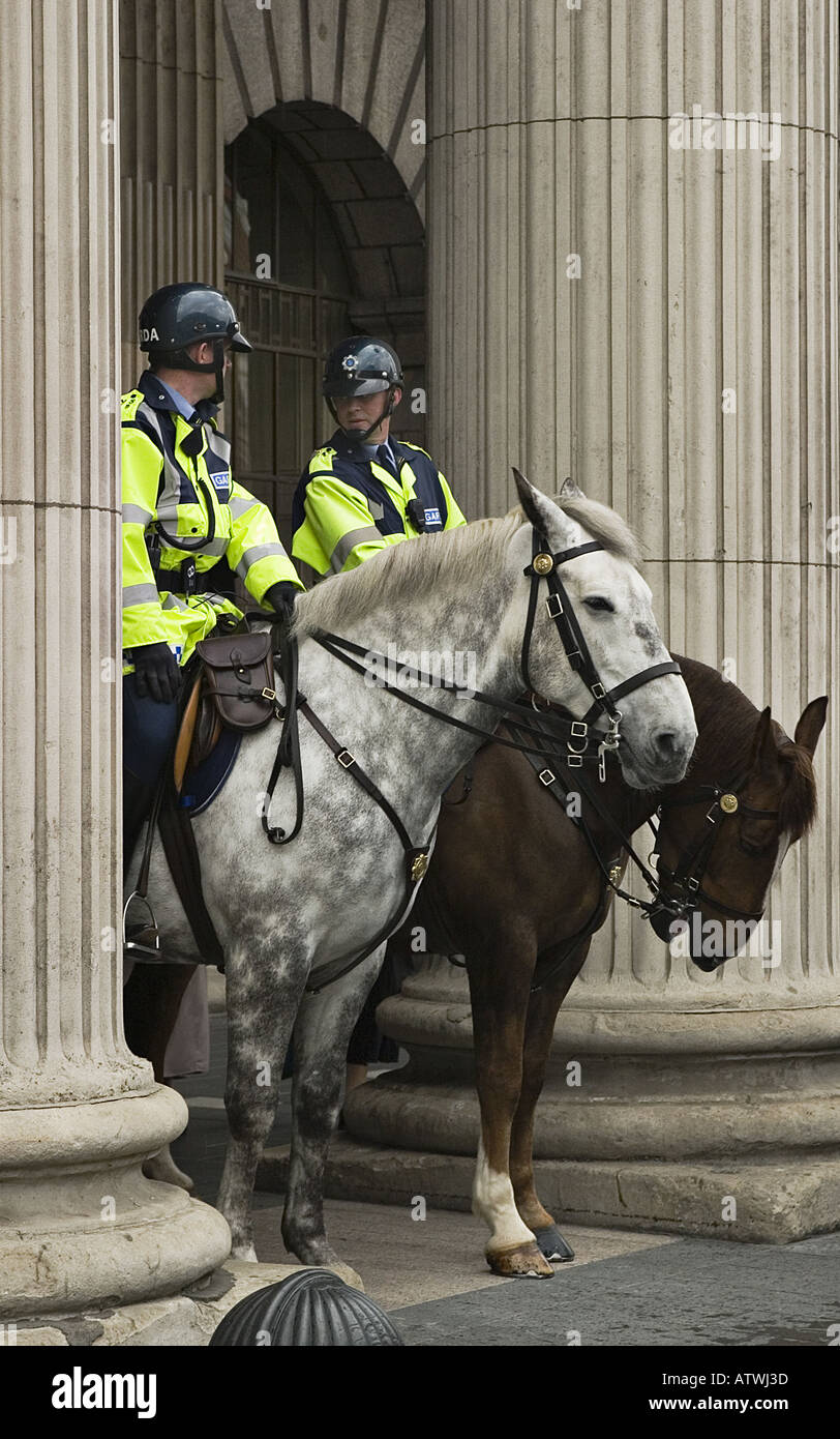 Irish gardai horse hires stock photography and images Alamy