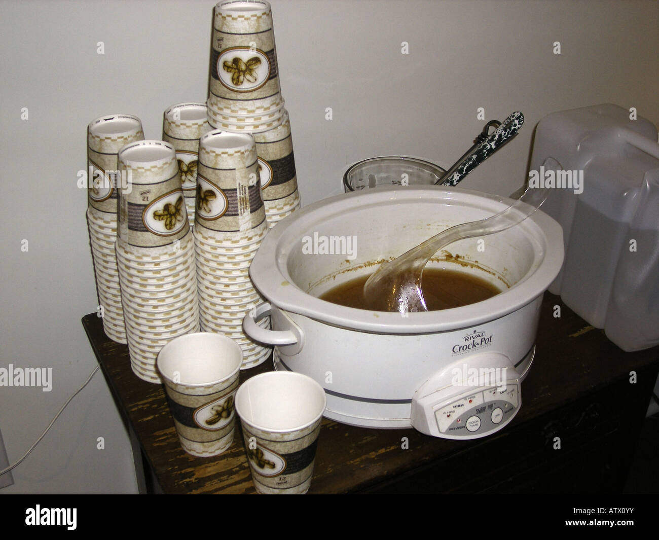 AJD59738 Hot Cider Crock Pot Stock Photo Alamy