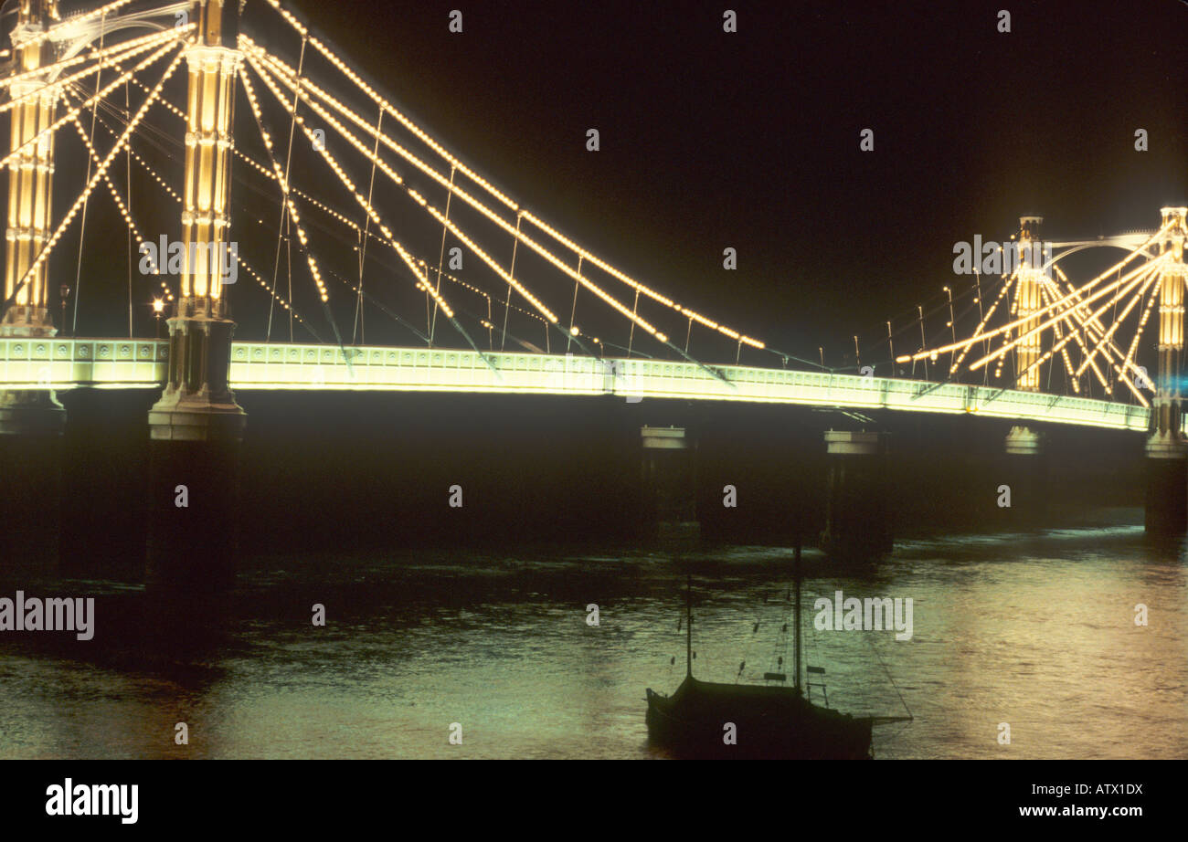 Albert bridge at night hi-res stock photography and images - Alamy