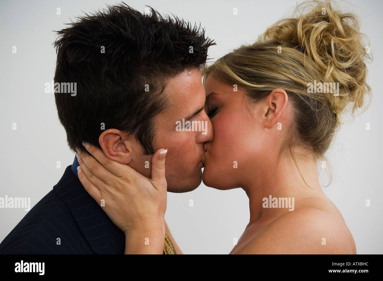 Horizontal kissing kiss hi-res stock photography and images - Alamy